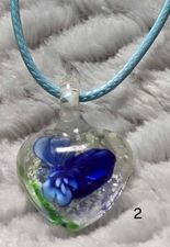 Collier et "coeur en verre" bleu foncé