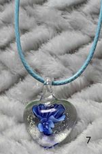 Collier et "coeur en verre" bleu foncé