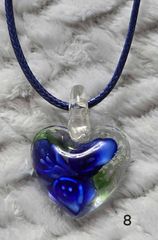 Collier et "coeur en verre" bleu foncé