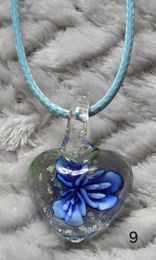 Collier et "coeur en verre" bleu foncé